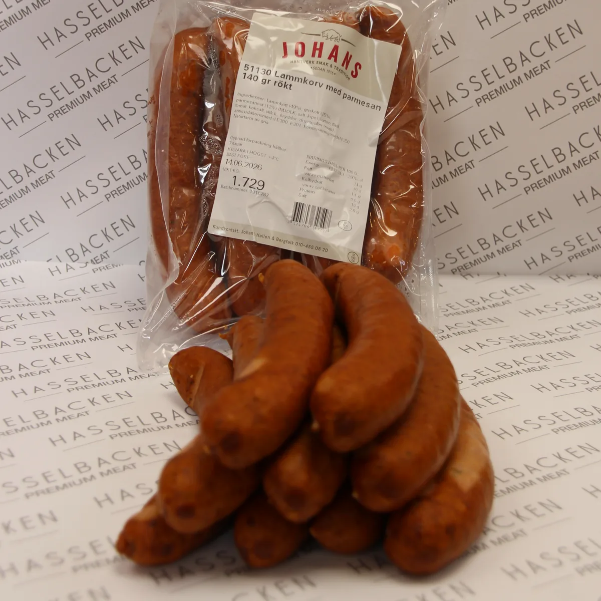 Lamm/Parmesan Korv 4-pack (560 g), Sverige hos Hasselbacken Kött & Chark i Stora Saluhallen, Göteborg